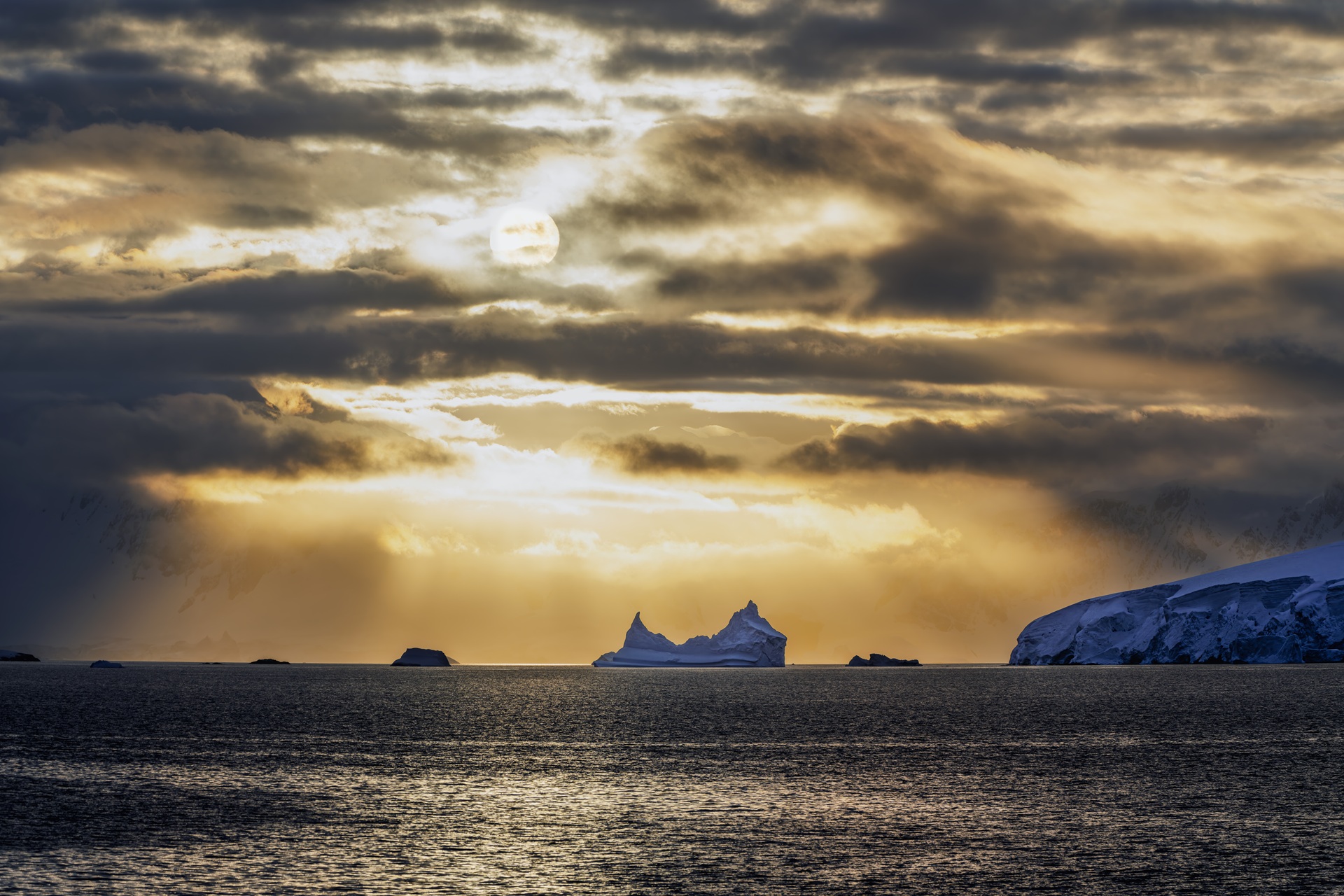 2025.06.28 Antarctica Sunset 30X20
